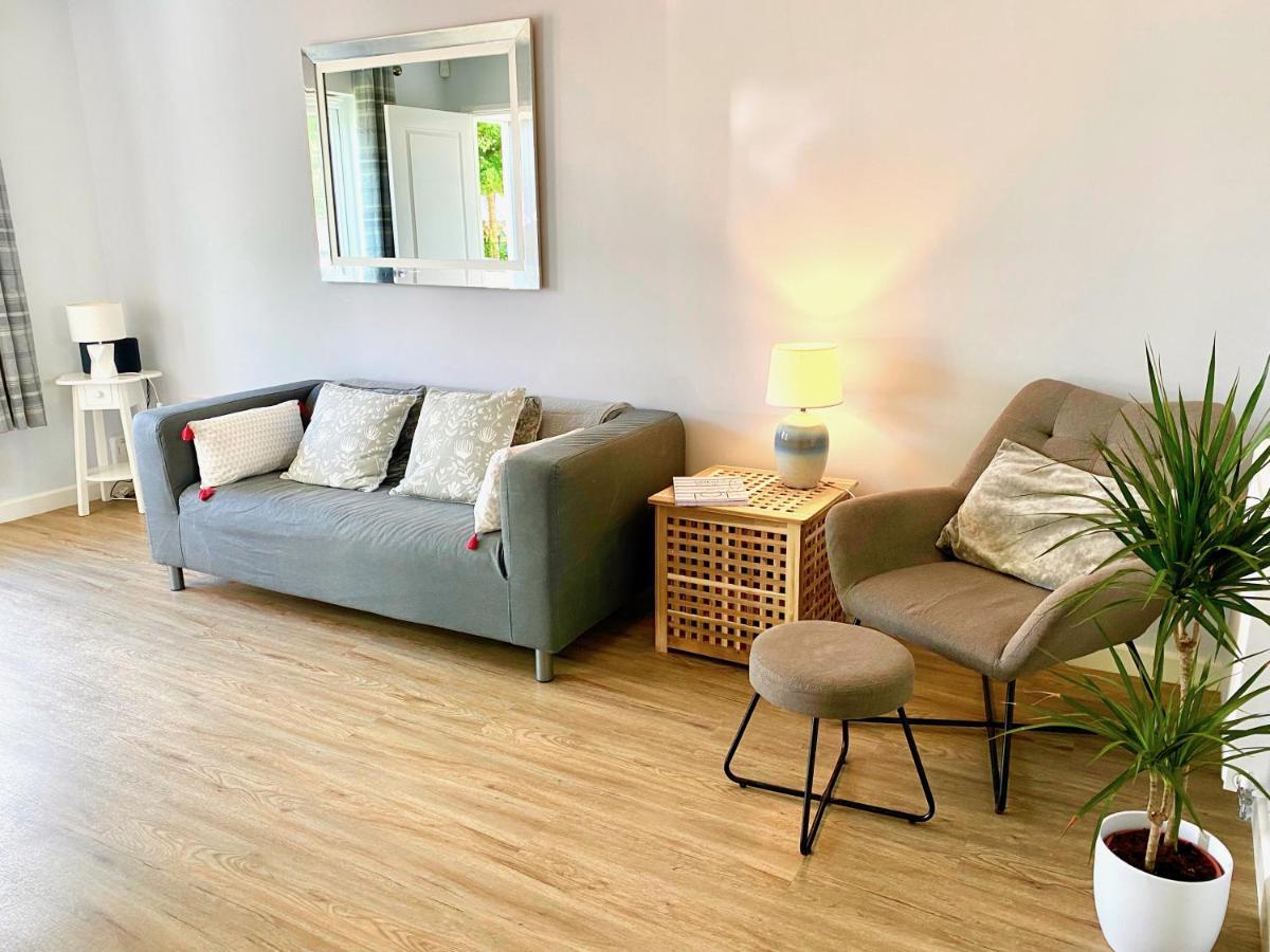 Lovely 2 Bedroom, 2 Bathroom House With Parking. พลีมัธ ภายนอก รูปภาพ